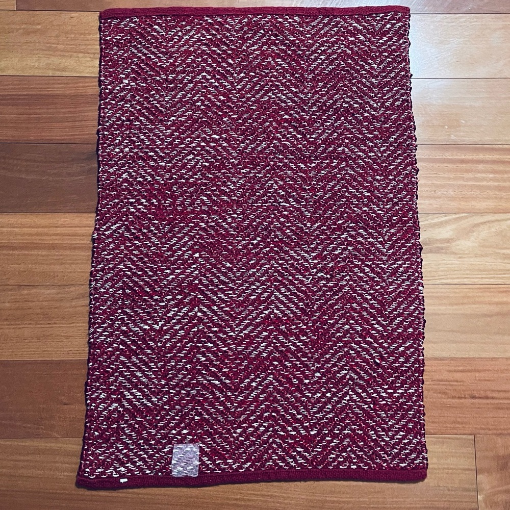 Good Weave Small Red Rug - Picture 4 of 5
